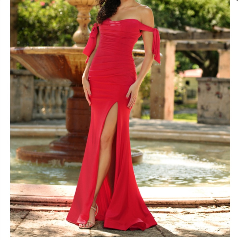 Red prom dress or formal red dress. cinderella divine. size 10 NEW WITH TAGS